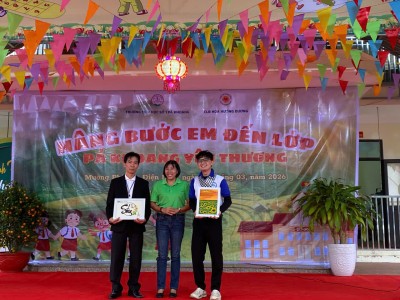 NÂNG BƯỚC EM ĐẾN LỚP – PÁ KHOANG YÊU THƯƠNG