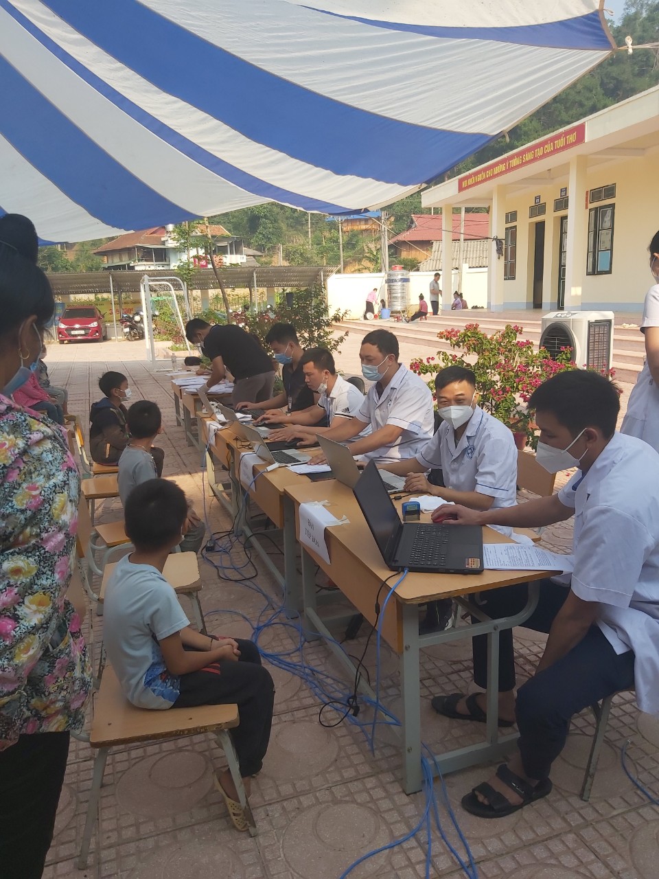 Tiêm phòng COVID-19 cho trẻ